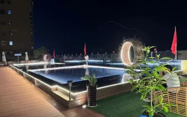 Rongjiang Tianchi Qiyue Hotel (Cunchao Football Field)
