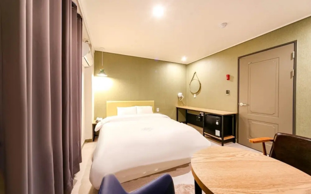 Zeus Motel