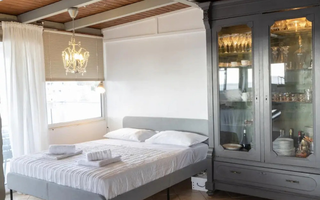 Sunny Loft With a Panoramic Sea View in Voula