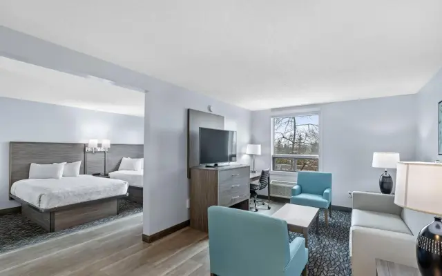 Emerald Hotel & Suites