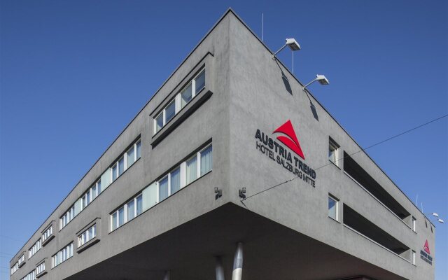Отель Austria Trend Hotel Salzburg Mitte Австрия, Зальцбург - отзывы, цены и фото номеров - забронировать отель Austria Trend Hotel Salzburg Mitte онлайн вид на фасад