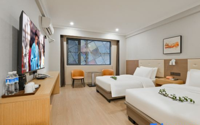 Home inn huayi selected hotel (Fuyang downtown orient henglong mall branch)