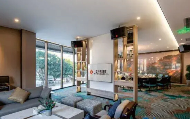 Chongqing Winterless Hotel
