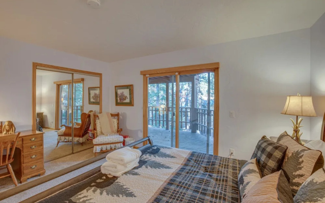 Close to Trails: Family-friendly Stateline Home!