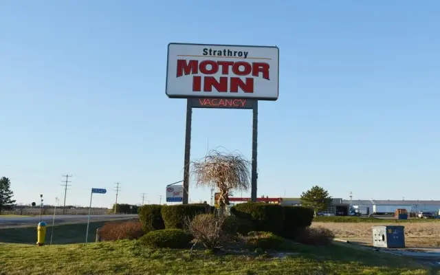 Strathroy Motor Inn