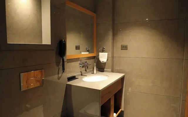 Geetanjali Hotel and Suites