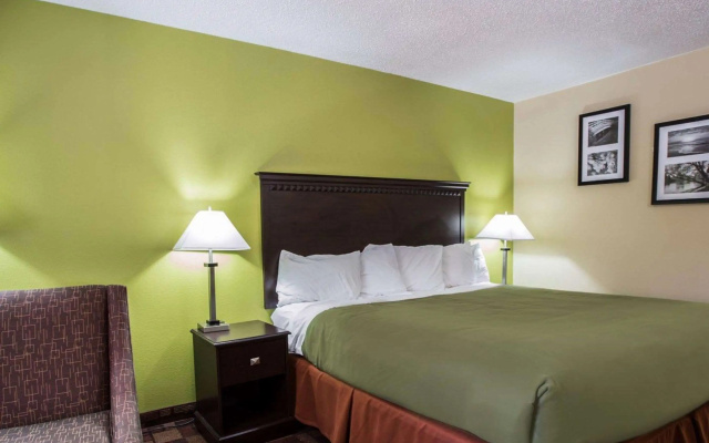 Econo Lodge Biltmore