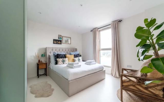 Beautiful Modern Apartment Centrally Located