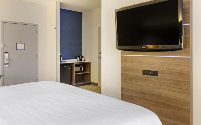 Holiday Inn Express Hotel & Suites Albuquerque Midtown by IHG