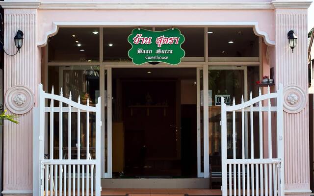 Отель Baan Sutra Guesthouse вид на фасад