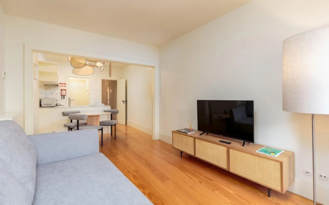 Flores M in Porto With 1 Bedrooms and 1 Bathrooms