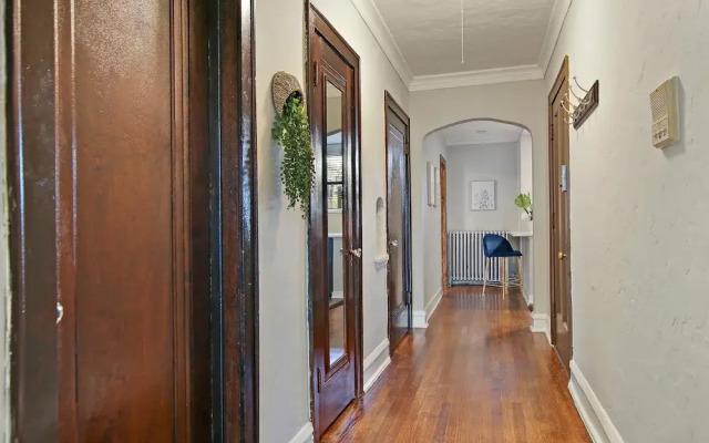 Classic & Charming 2BR Apt in Lincoln