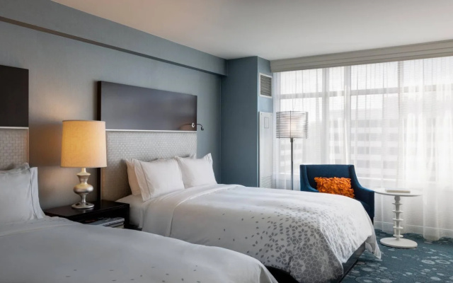 Renaissance Arlington Capital View Hotel