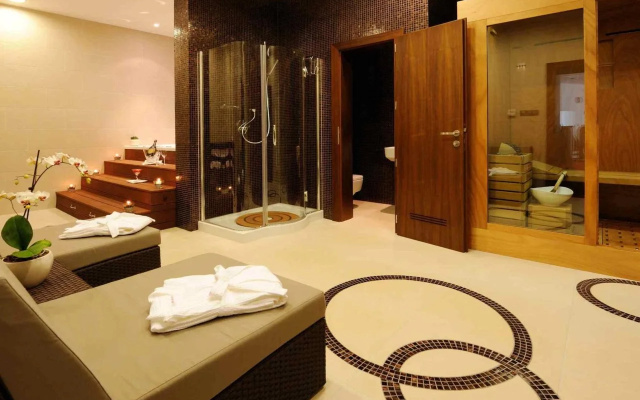 Roset Hotel & Residence