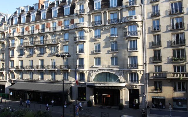 Отель Hôtel Pont Royal вид на фасад