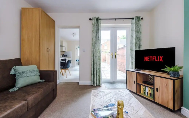 Modern Apartment Perfect for Business Sleeps 4