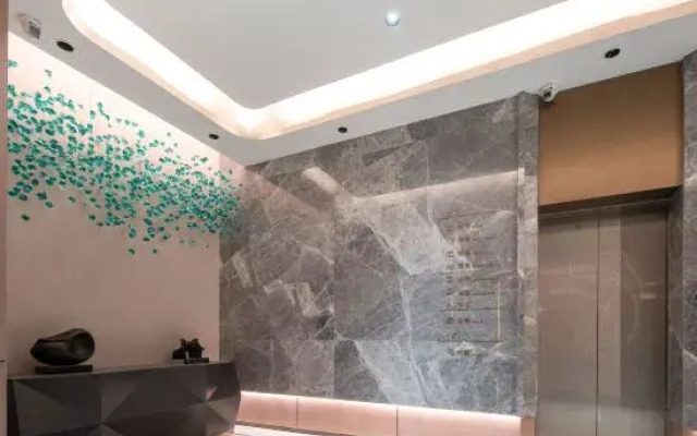 World Hotel (Zhengzhou University Hi-tech Campus)