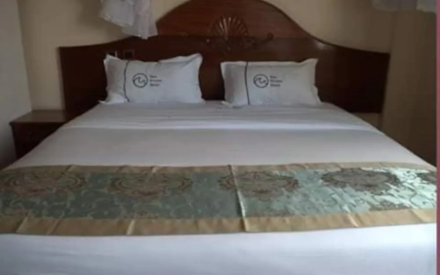 Two Oceans Hotel-Voi
