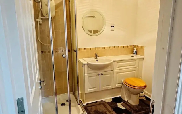 Apartment-2br-parking-walk to Town-near Beach-wifi