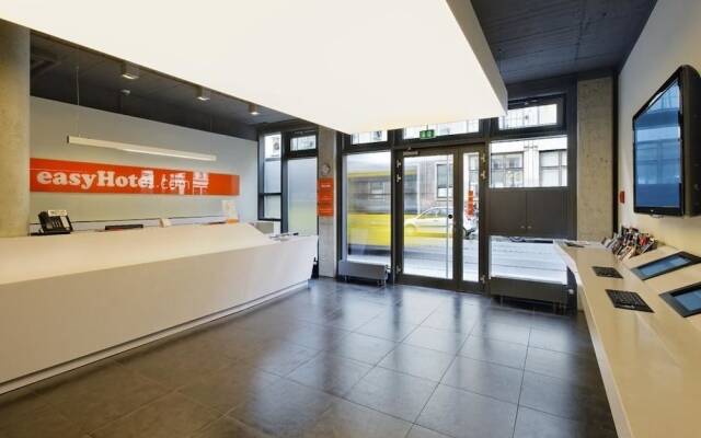 Отель easyHotel Berlin Hackescher Markt Германия, Берлин - отзывы, цены и фото номеров - забронировать отель easyHotel Berlin Hackescher Markt онлайн вид на фасад