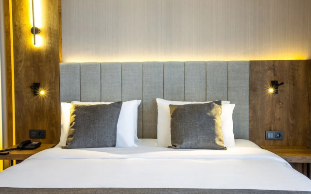 Nehir Otel