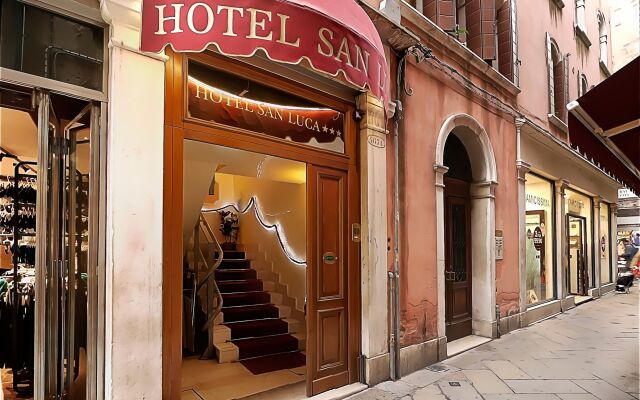 Hotel San Luca Venezia вид на фасад