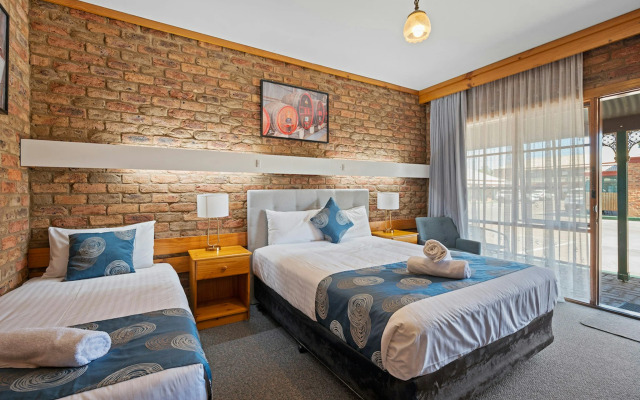 The Settlement Historic Hotel