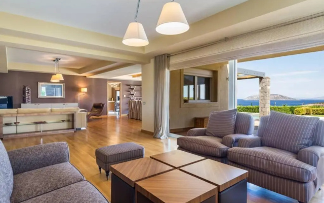 Amazing 5 bedroom Villa with Swimming Pool