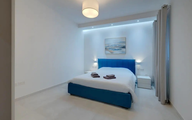 Superlative Apartment With Valletta and Harbour Views