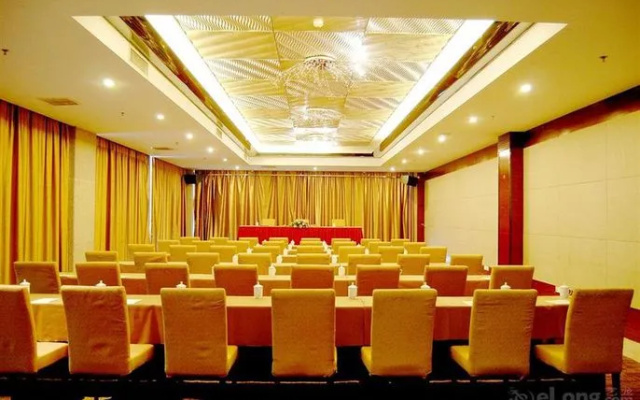 Inzone Garland Hotel