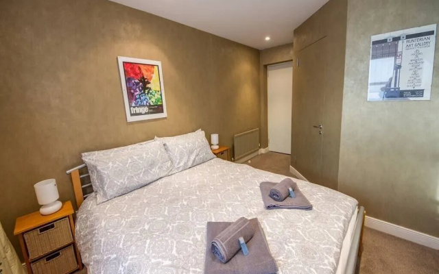 Contemporary Holyrood Apartment