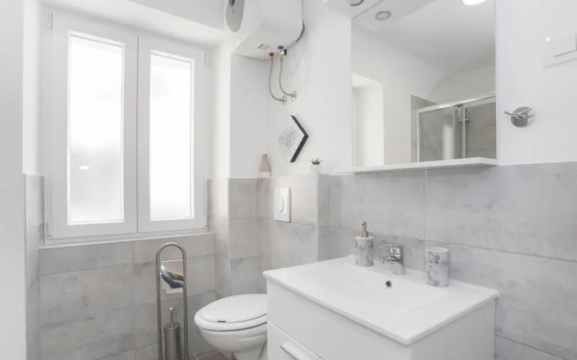 Aurum Apartment