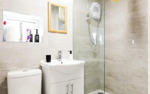 Cosy Apartment Near Leeds City Centre