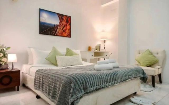Xin Hotel at Udomsuk 25