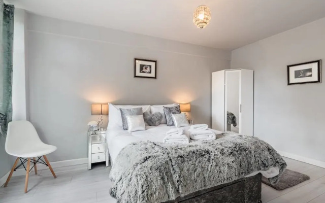 Lovely 1BR Home in Shepherd's Bush, 4 Guests