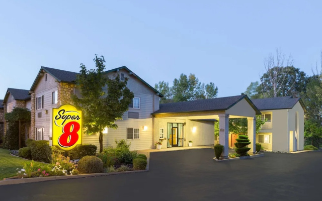 Creekside Inn & Suites