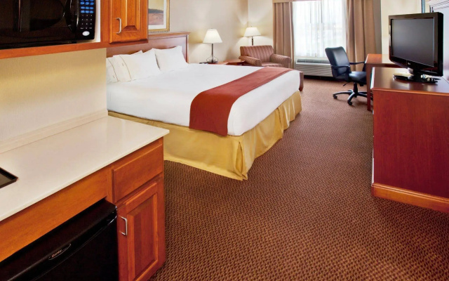 Holiday Inn Express & Suites Sheldon by IHG