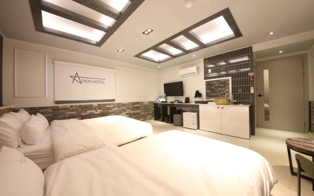 Adios Hotel