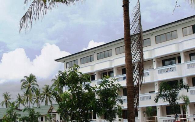 Choeng Mon Beach Hotel вид на фасад