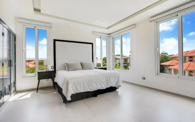 Ultra Modern Villa with Chef & Maid