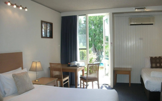 Parkwood Motel and Apartments