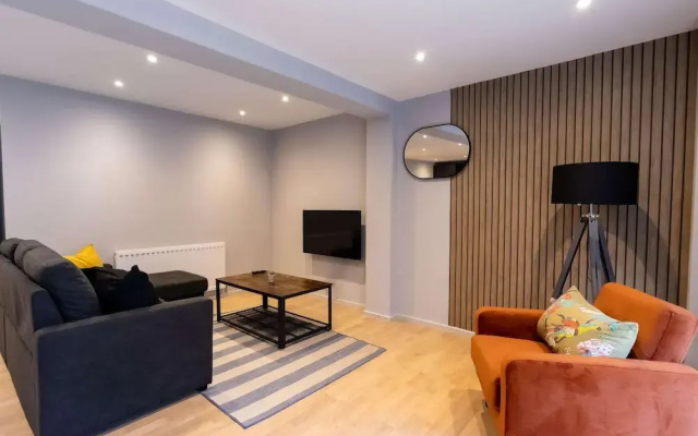 Broadway Market Beauty Three-bedroom by Sojo Stay