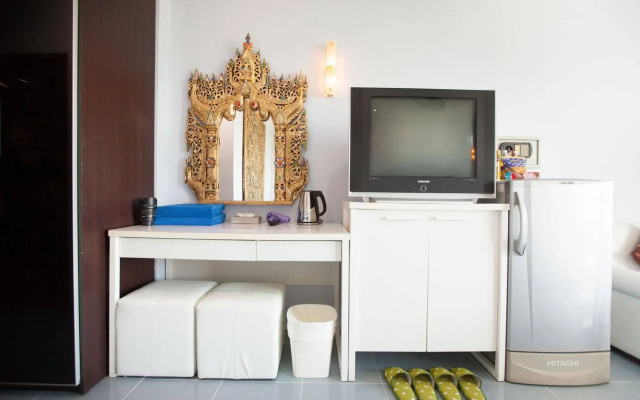 Chalong Beach Hotel Phuket