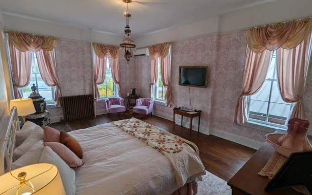 White House Hotel