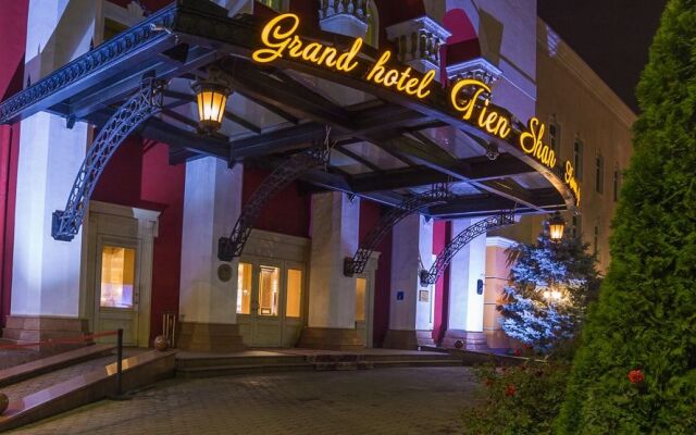 Гостиница Grand Tien Shan Hotel Казахстан, Алматы - 2 отзыва об отеле, цены и фото номеров - забронировать гостиницу Grand Tien Shan Hotel онлайн вид на фасад