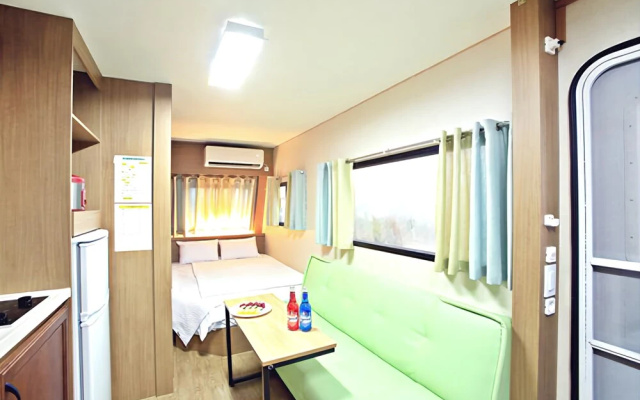 Gimhae Le Monde Caravan