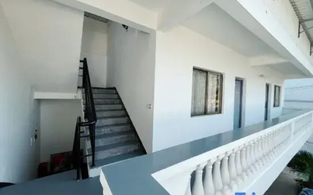 Weizhou Island Xilin Meishu (Shell Beach Shop)