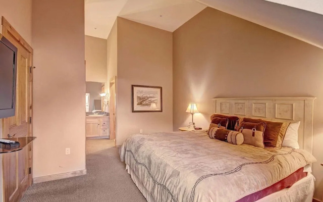 8539 Dakota Lodge by RedAwning