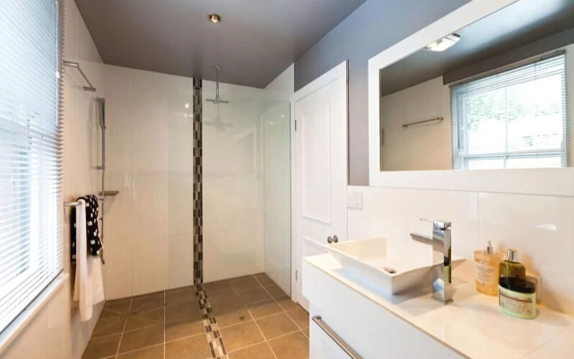 Spacious City 2 BR House - Fit 6 PP