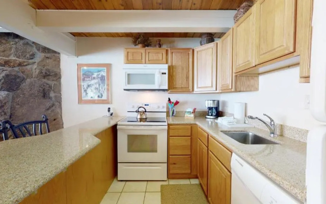 Laurelwood Condominiums Studio Premier Unit 415